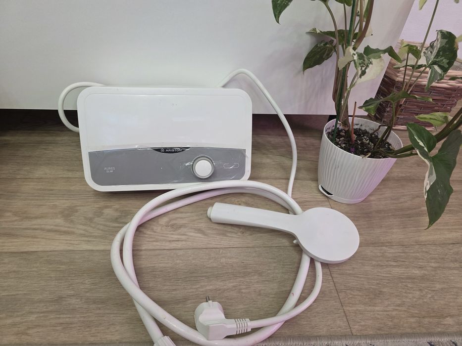 Проточный нагреватель воды Ariston