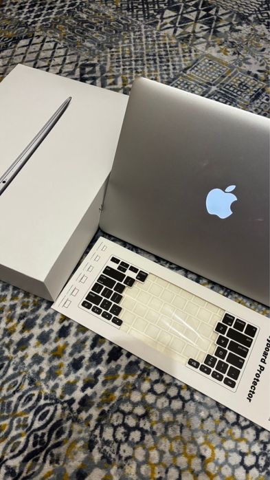 MacBook Air 13-inch (2017)
