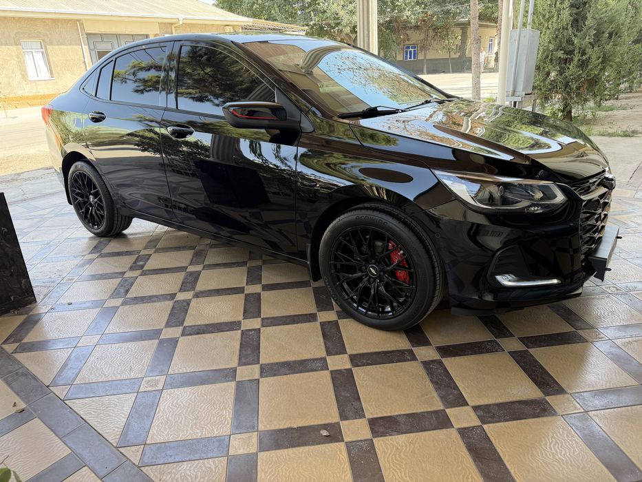 Chevrolet onix redlayn сотилади