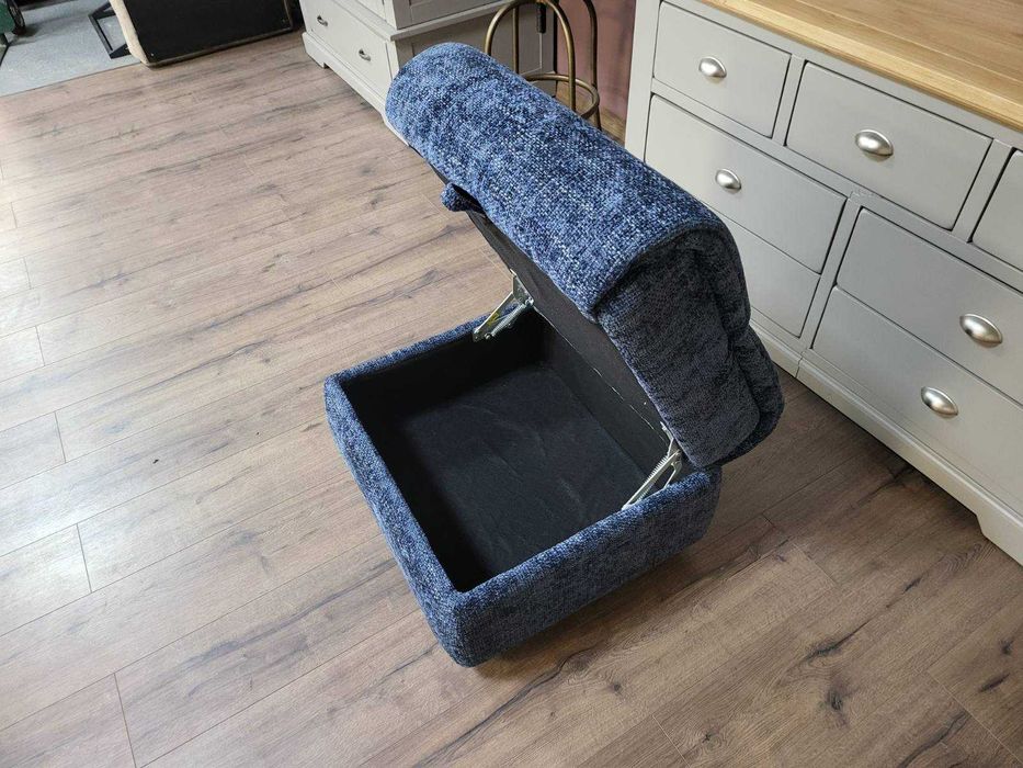 Синя табуретка от плат с функция ракла