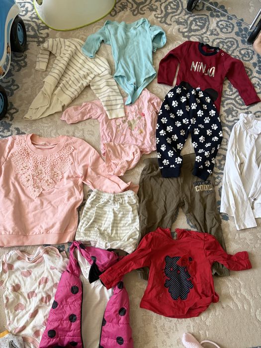 Отдам вещи детские на 6 месяцев год и 3 годика