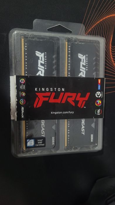 Vând 16GB Kingston Fury Beast RGB