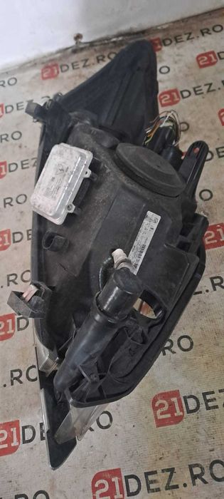 Faruri complete cu Xenon / Far stanga , far dreapta pentru Ford Kuga generatia 1 , pretul afisat este per bucata