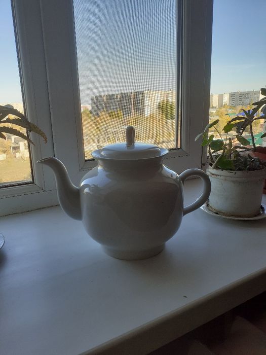 Чайник фарфоровый советский