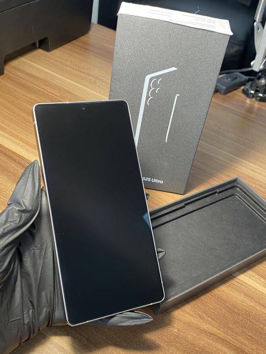 Samsung Galaxy s25 ultra • 256 GB • Titanium Gray