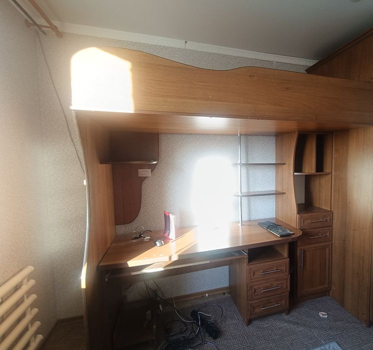 Отдам даром стол, кровать