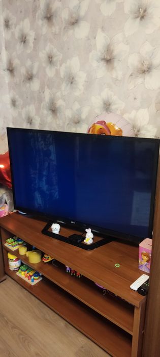 Телевизор LG, с интернетом через шнур