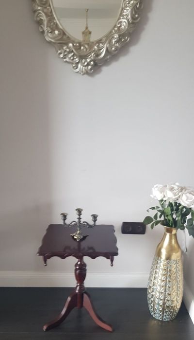 Comodină/ măsuță veche din lemn masiv