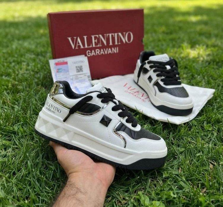 Adidasi Valentino Garavani Negru Alb - Full Box