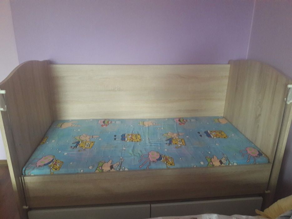 Дървена бебешка кошара