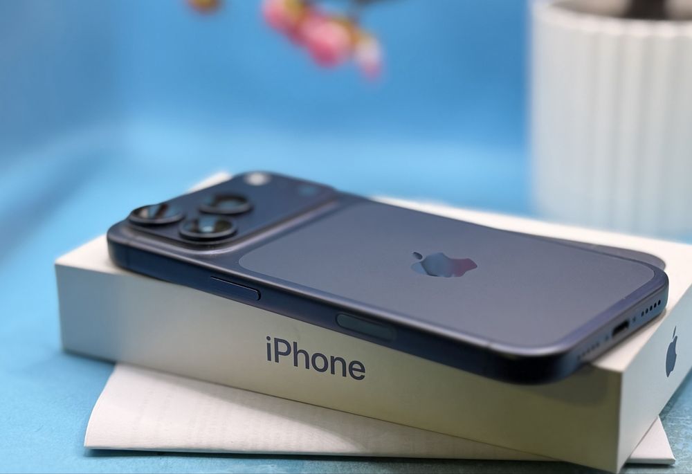 ГАРАНЦИОНЕН!!! Apple iPhone 17 Pro, 256GB, 5G, Deep Blue + аксесоари