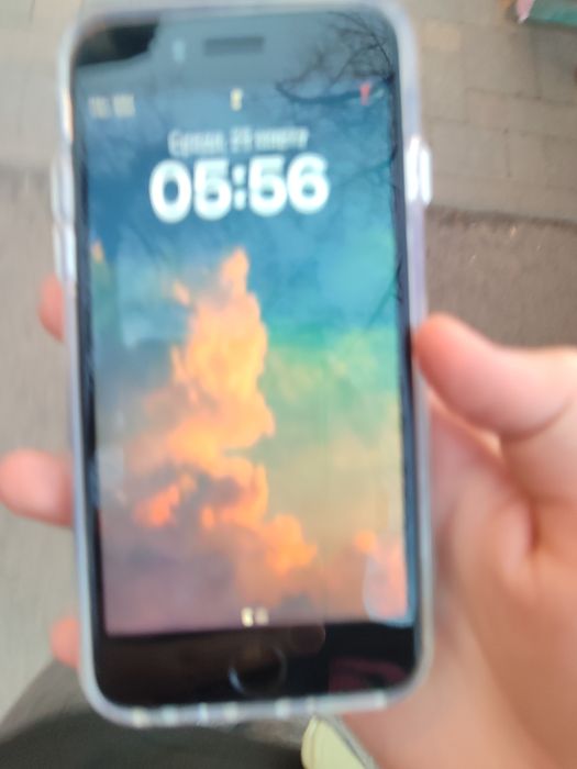 Продам айфон 8         м.