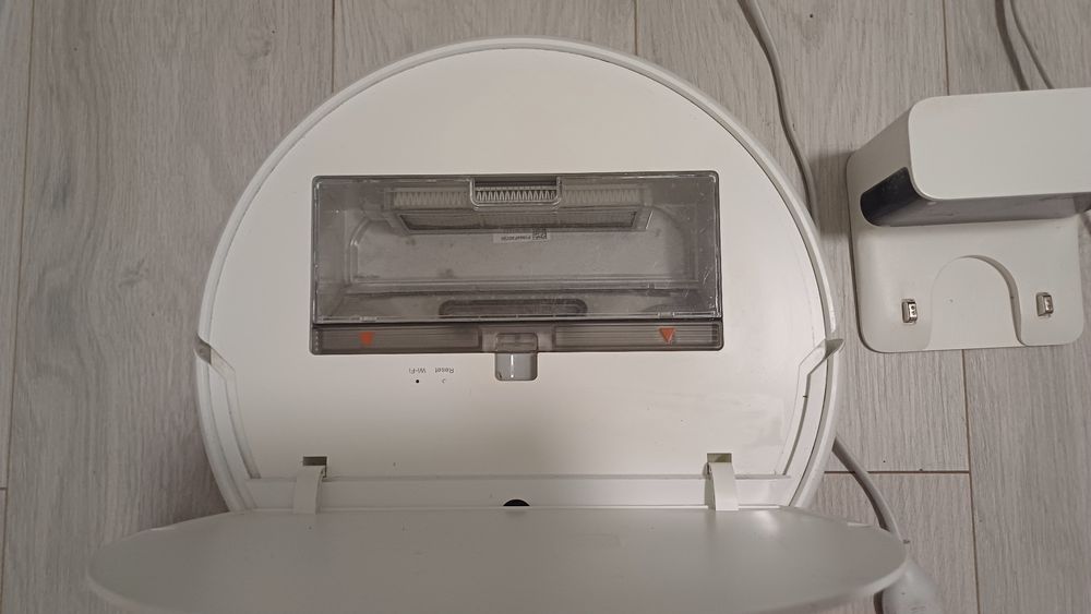 Робот прахосмукачка Xiaomi Mi Robot Vacuum Mop Cleaner, 0.6 л, WI-FI