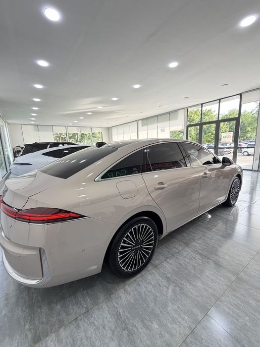 Roewe 2100Km hybrid . rasmiy avto salon