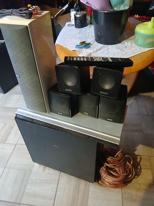 Boxe dividi si subufar aproape noi cu tot cu cabluri la ele