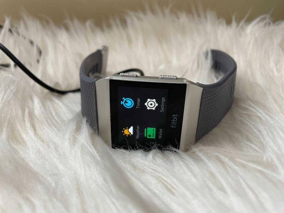 Ceas smartwatch Fitbit Ionic HR , GPS
