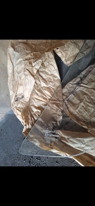 Стёкла боковые ваз 2199