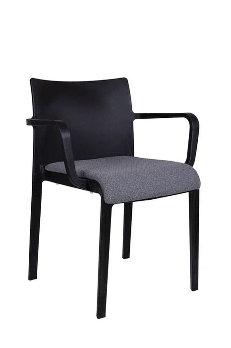 Plastik stullar zakazga