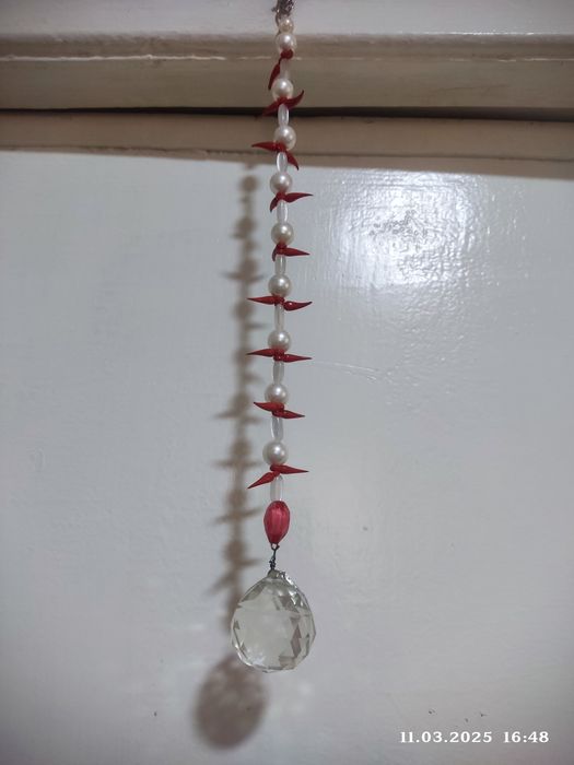 Подвеска с хрустальным шаром и бусинами