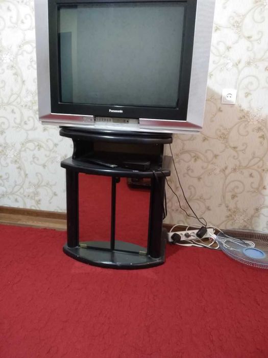 Продается телевизор диагональ 72 PANASONIK