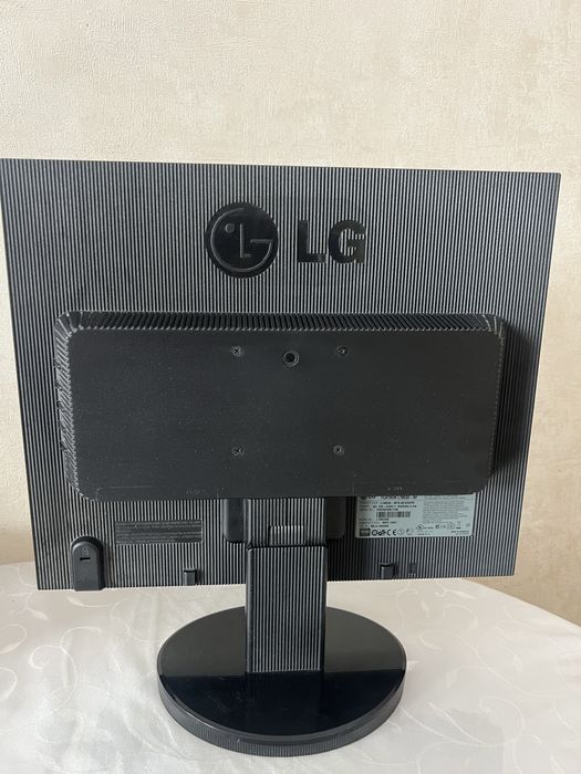 Монитор LG Flatron 19 дюймов.