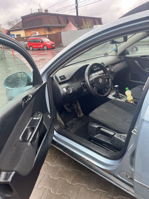 Vand passat b6 din 2006 , cititi anuntul va rog , si nu deranjati inutil ,