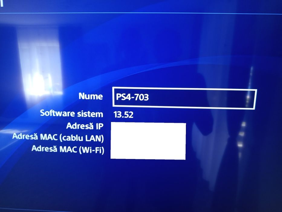 Vând PS4 Slim 1TB + 2 manete + 7 jocuri – stare impecabilă.