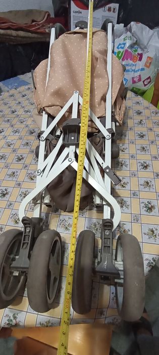 Продавам количка 2 бр,