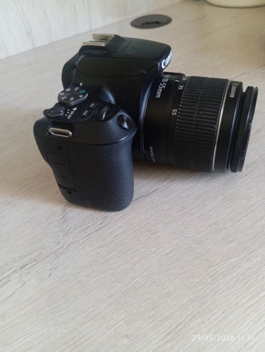 Canon EOS 250D fotoapparati
