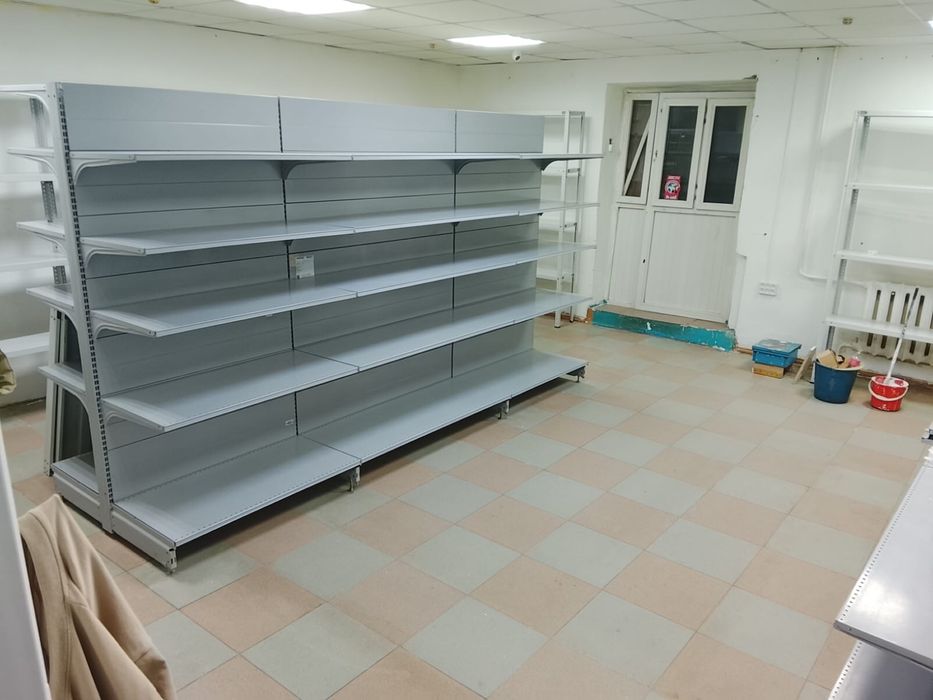 Металлические стеллажи.