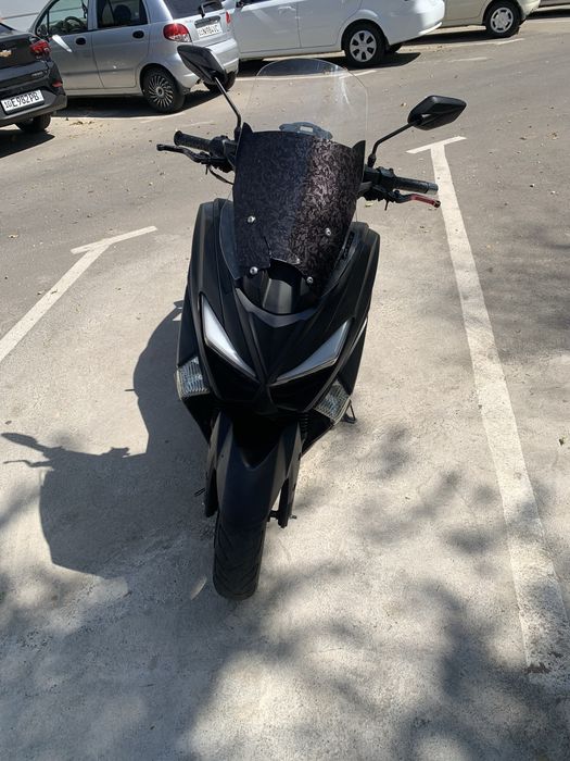 Продам скутер n max