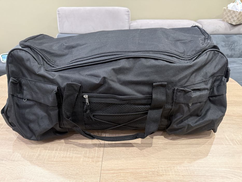 Голям черен сак на колелца