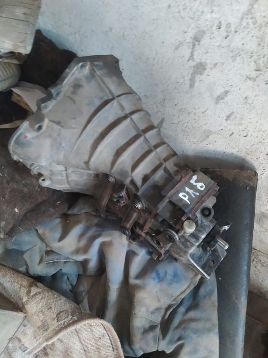 Продам рабочую МКПП W124