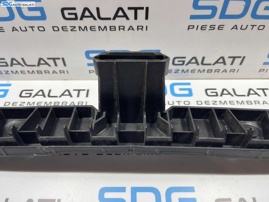 Suport Ghidaj Central pentru Bara Spoiler Spate Volkswagen Golf 5 Hatchback 2004 - 2008 Cod 1K6807863