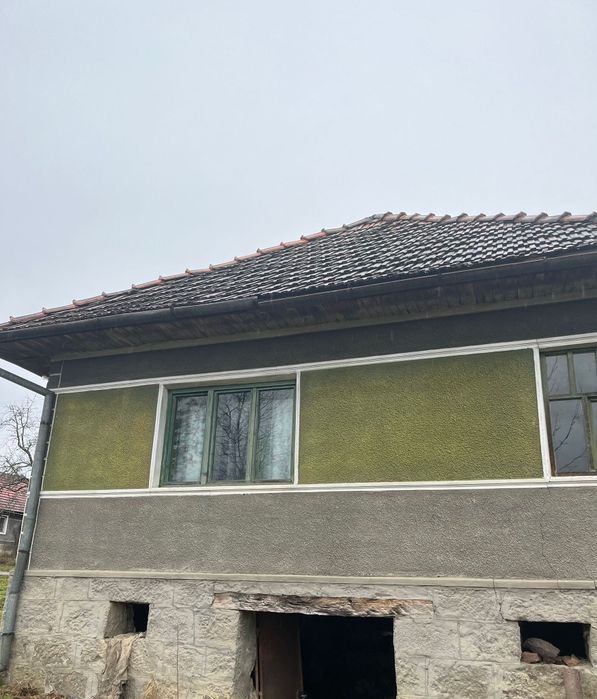 Casă și terenul aferent de 2 ha intravilan