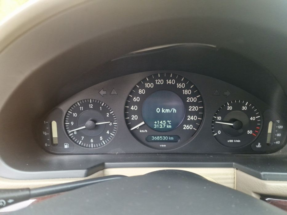 Mercedes E270 Мерцедес