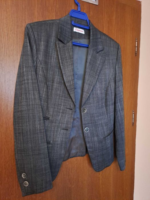НОВ Костюм с 11 % вълна - сако с панталон на Дафне