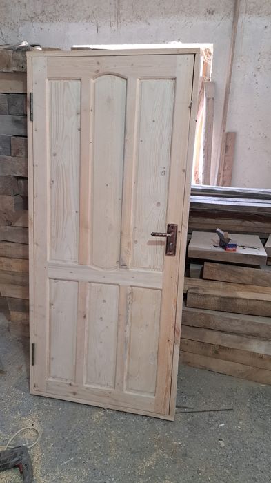 Двери деревянные  новый