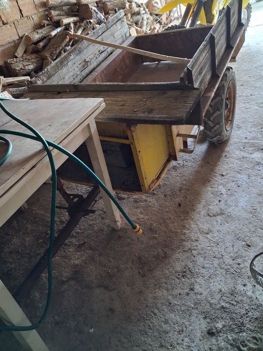 Ремарке за мотофреза с спирачка