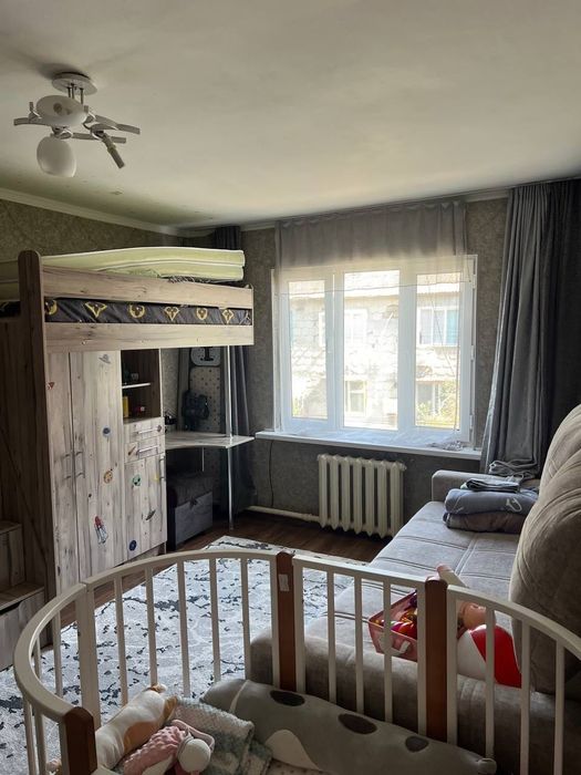 Продам квартиру спутник 8-1ком 2этаж двух этажного дома