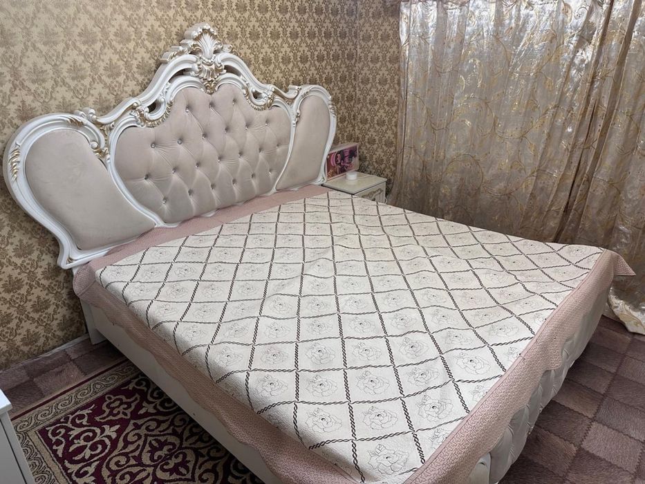 Продаю б/у спальный гарнитур