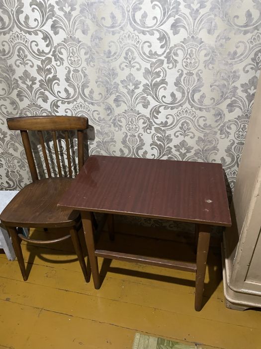 Продам стол и стулья
