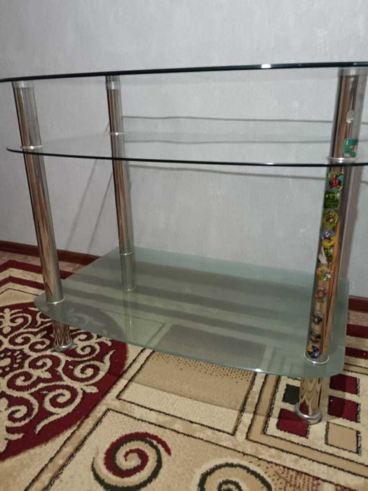 Продам стеклянную подставку под телевизора