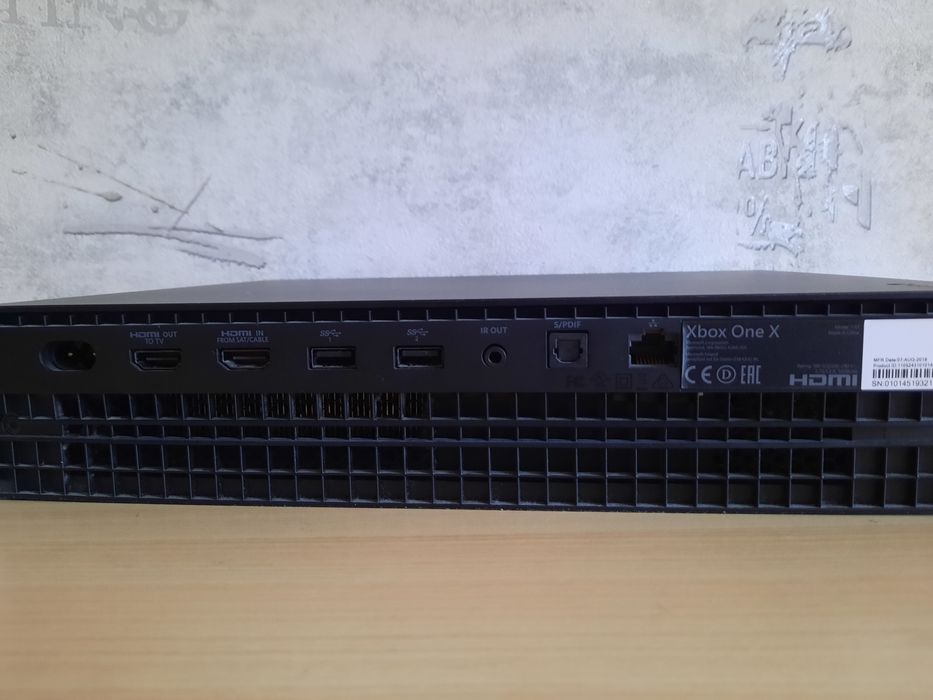 Приставка игровая XBOX One X 1тб.