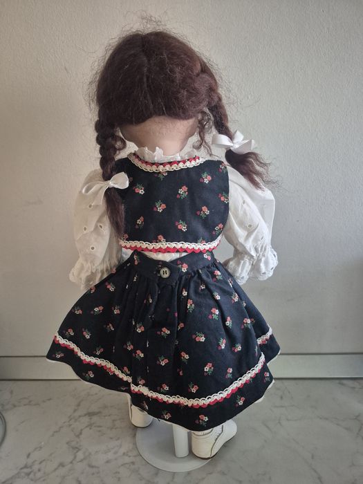 Papusa de portelan semnata Dianna Effner