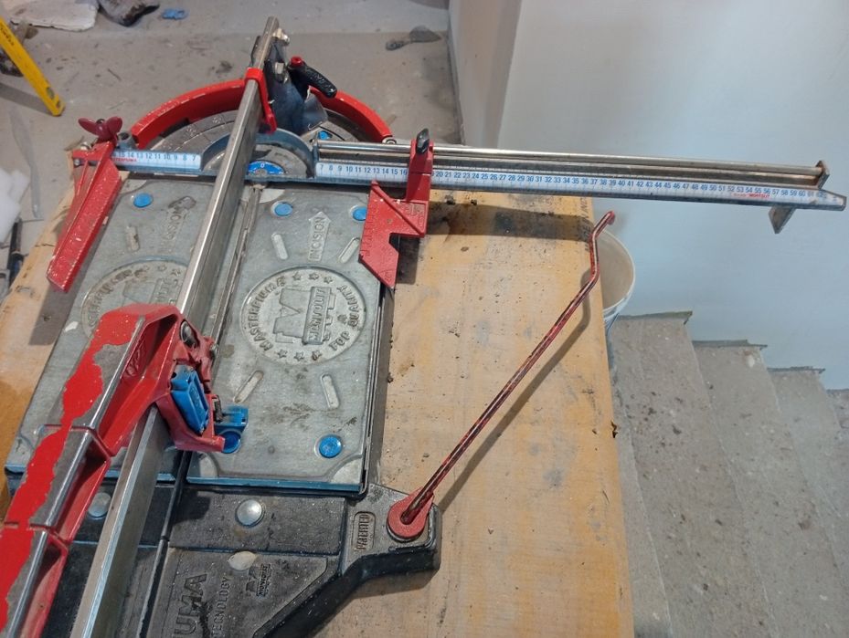 Mașină de faianță și gresie montolit