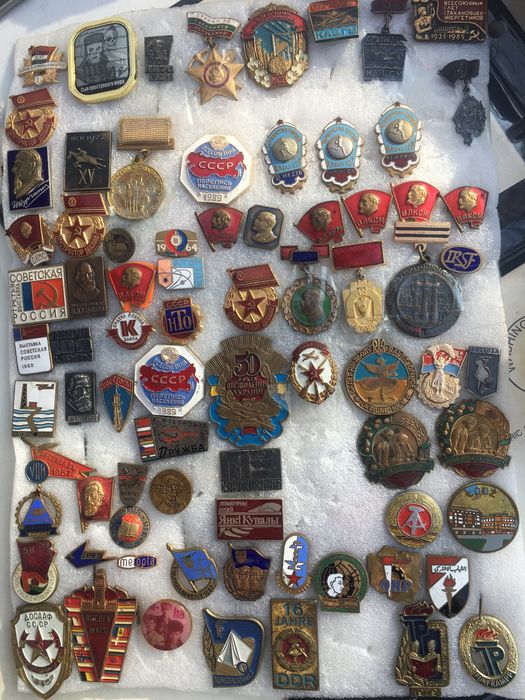 Знаки на тяжеллом металле .