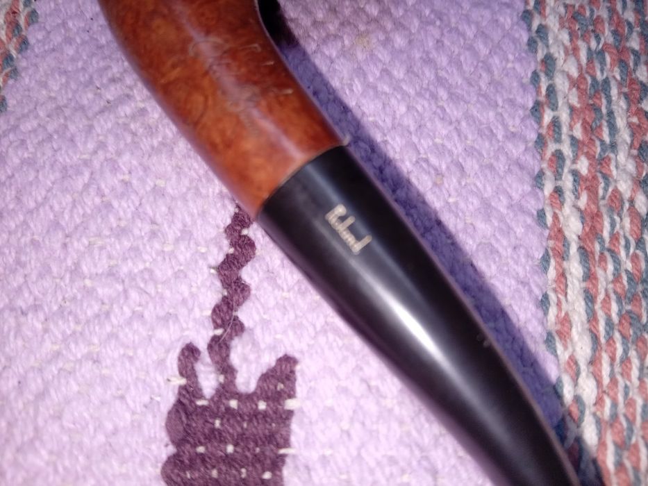 Pipa veche în stare perfecta, stantata