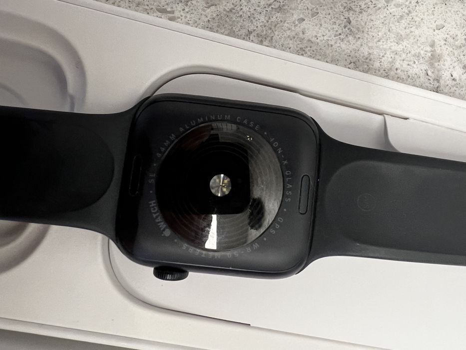 Apple watch SE smartwatch