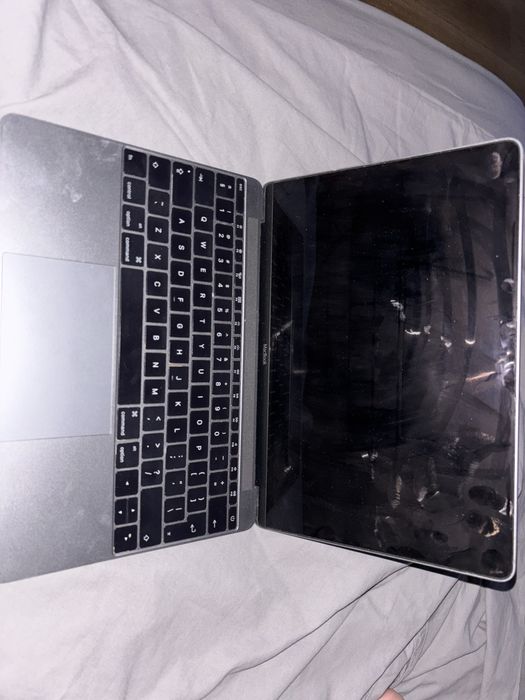 Продавам macbook